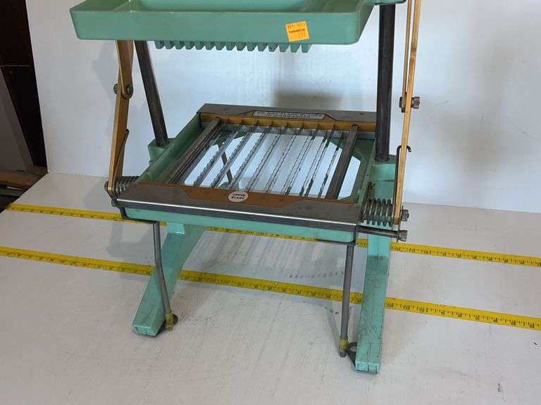 KutLett Model SKK-1 Lettuce Cutter