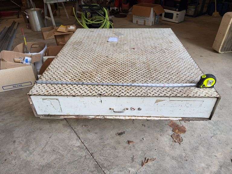 TRUCK BED TOOLBOX - 43 WIDE 50 DEEP