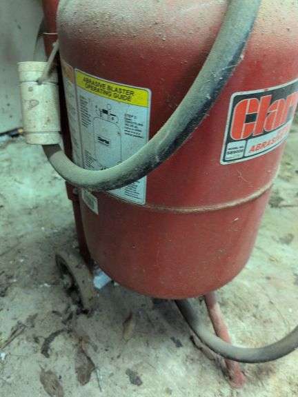 Clarke 10 gallon abrasive blaster