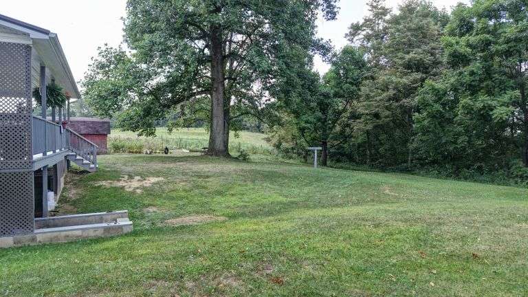 Spacious 6 Bedroom Home & Barn