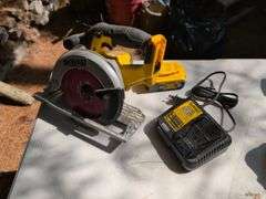 DeWalt 6.5" circular saw with battery and charger