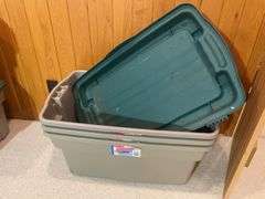 (3) matching Rubbermaid totes with lids