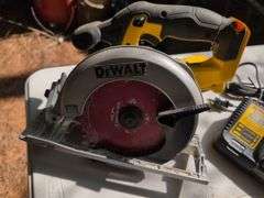 DeWalt 6.5" circular saw with battery and charger