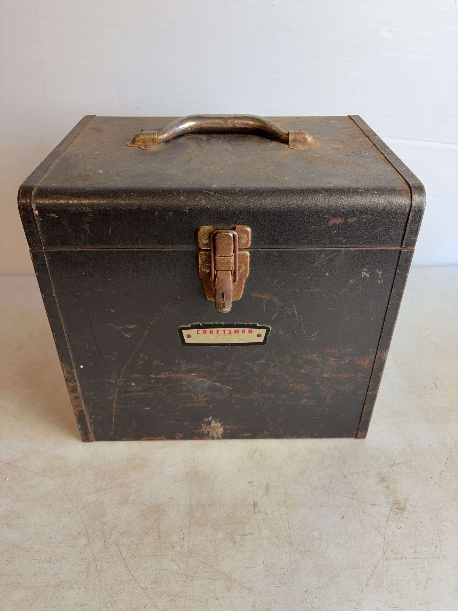 Makita 7 1/4" circular saw with extra blades and carrying case