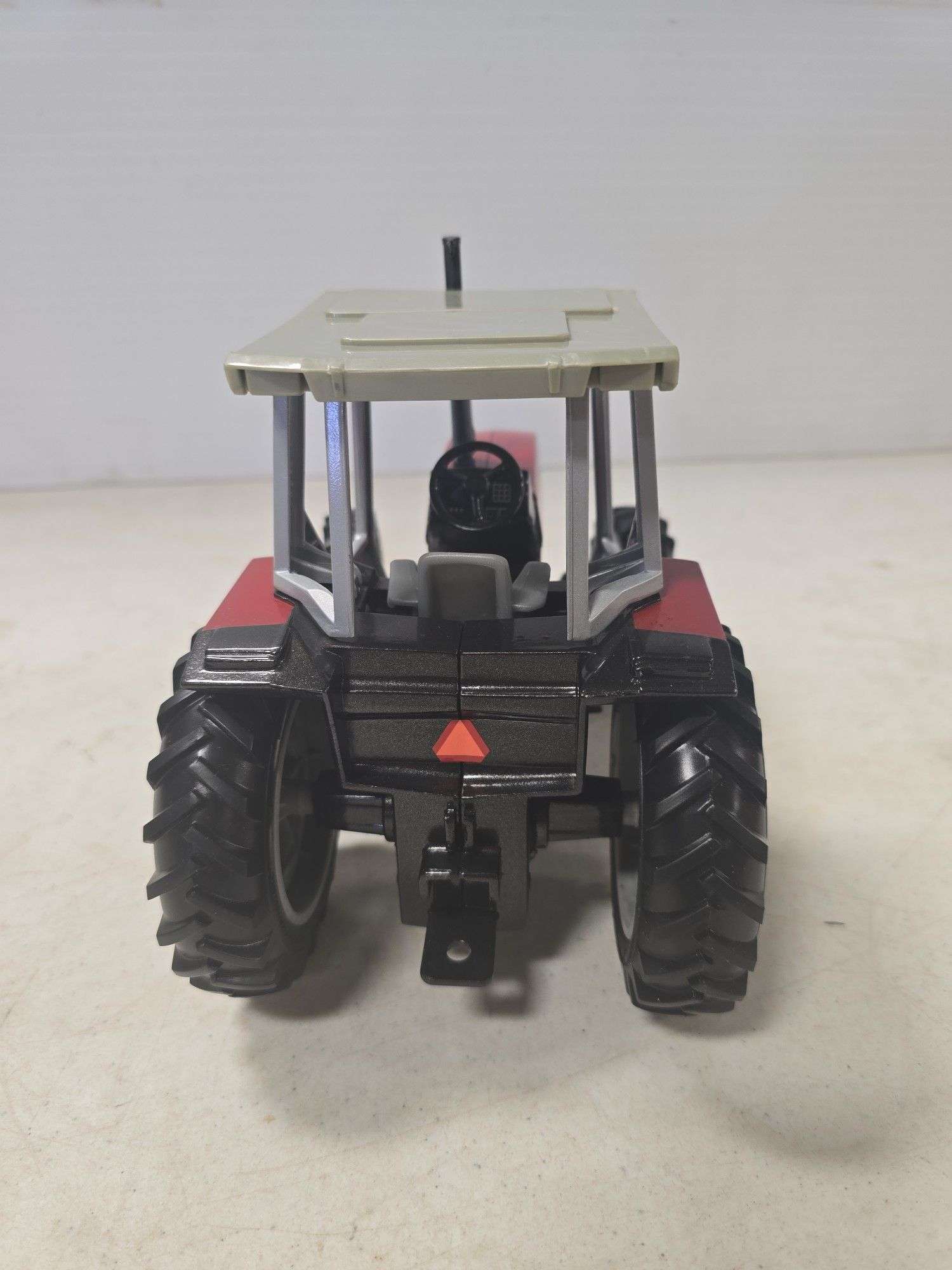 ERTL MASSEY FERGUSON 3630 1/16 SCALE TOY TRACTOR