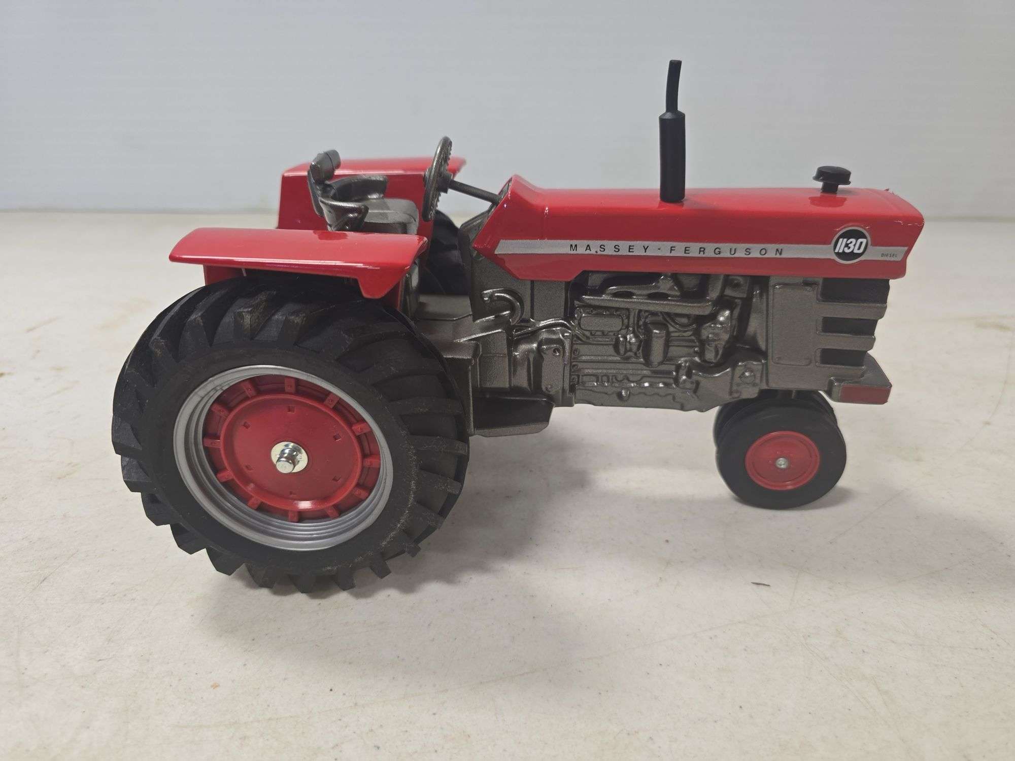 SCALE MODELS MASSEY FERGUSON 1130 DIESEL 1/16 SCALE TOY TRACTOR