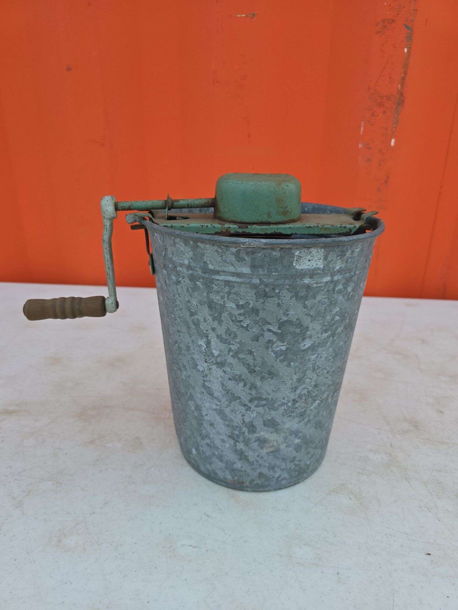 VINTAGE ICE CREAM FREEZER COMPLETE IN GOOD CONDITION