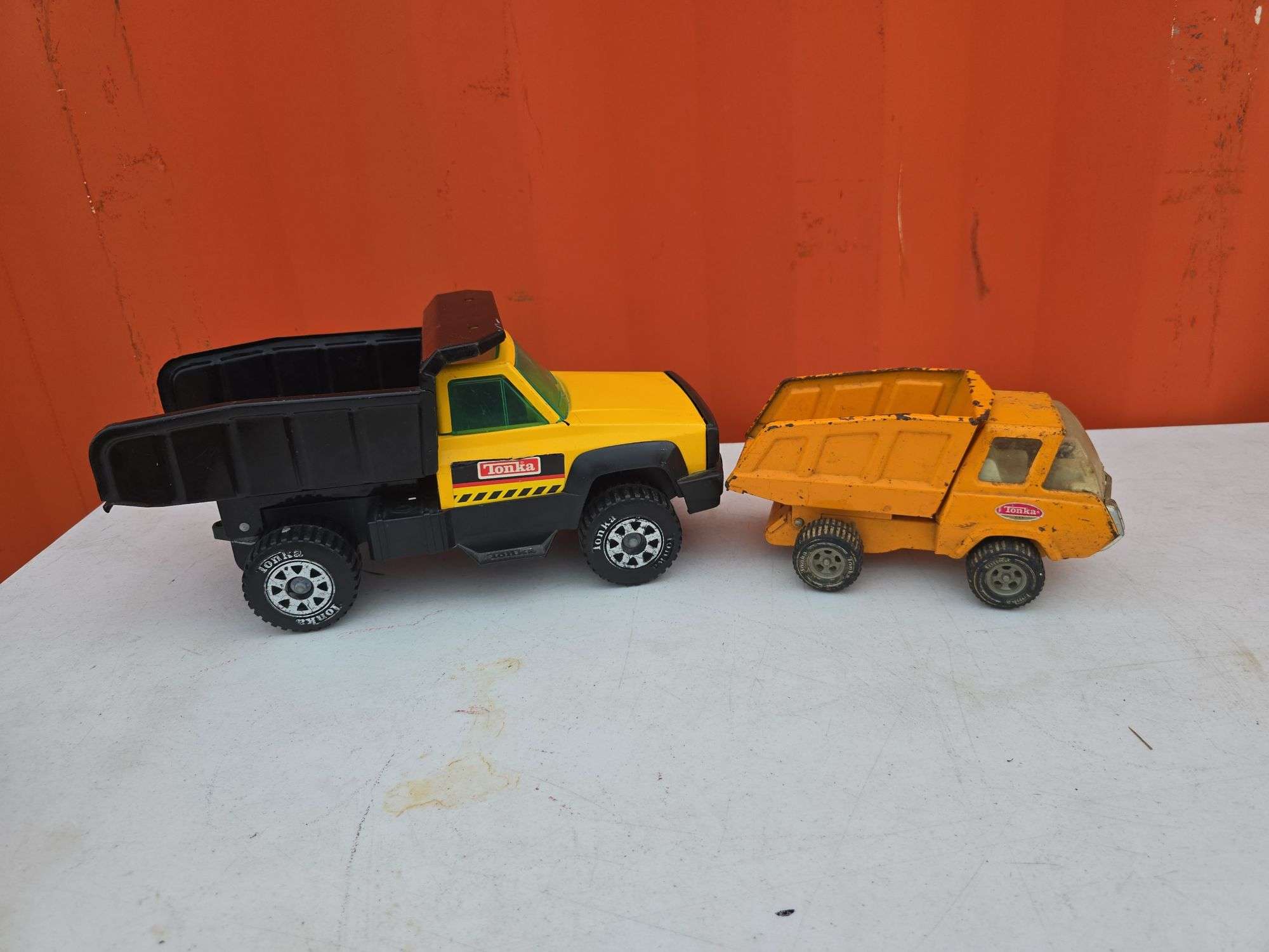 LOT OF 2 TONKA DUMP TRUCKS