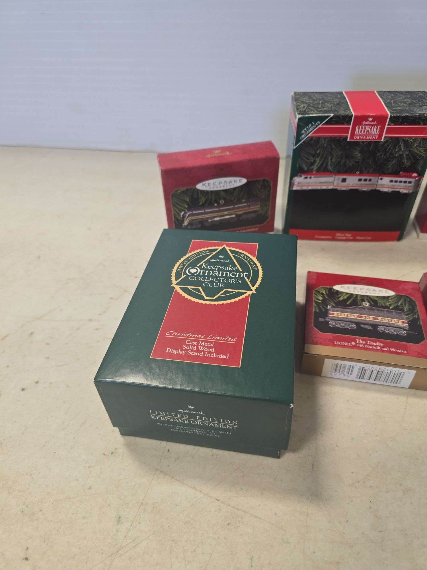 LOT OF 10 HALLMARK TRAIN CHRISTMAS ORNAMENTS