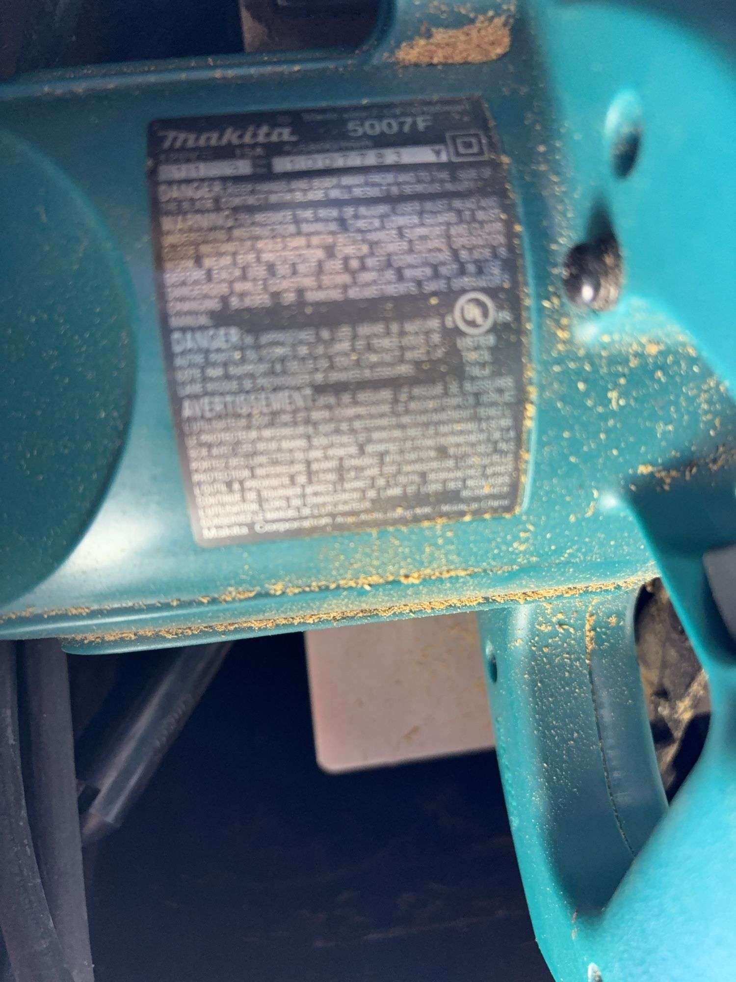 Makita 7 1/4" circular saw with extra blades and carrying case