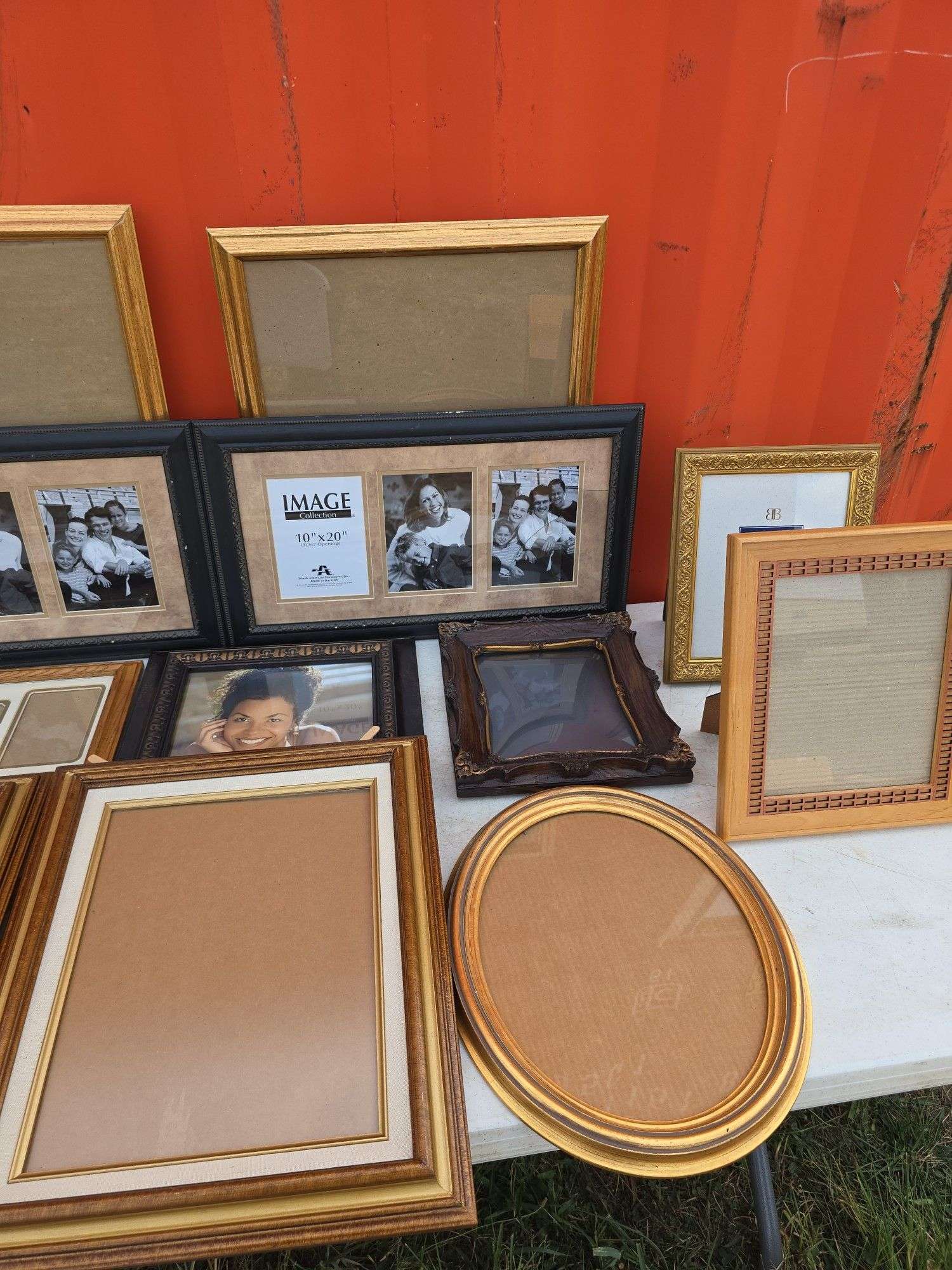 LOT OF PICTURE FRAMES