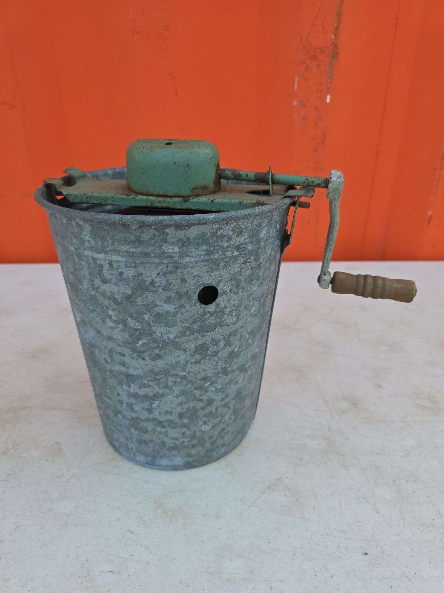 VINTAGE ICE CREAM FREEZER COMPLETE IN GOOD CONDITION