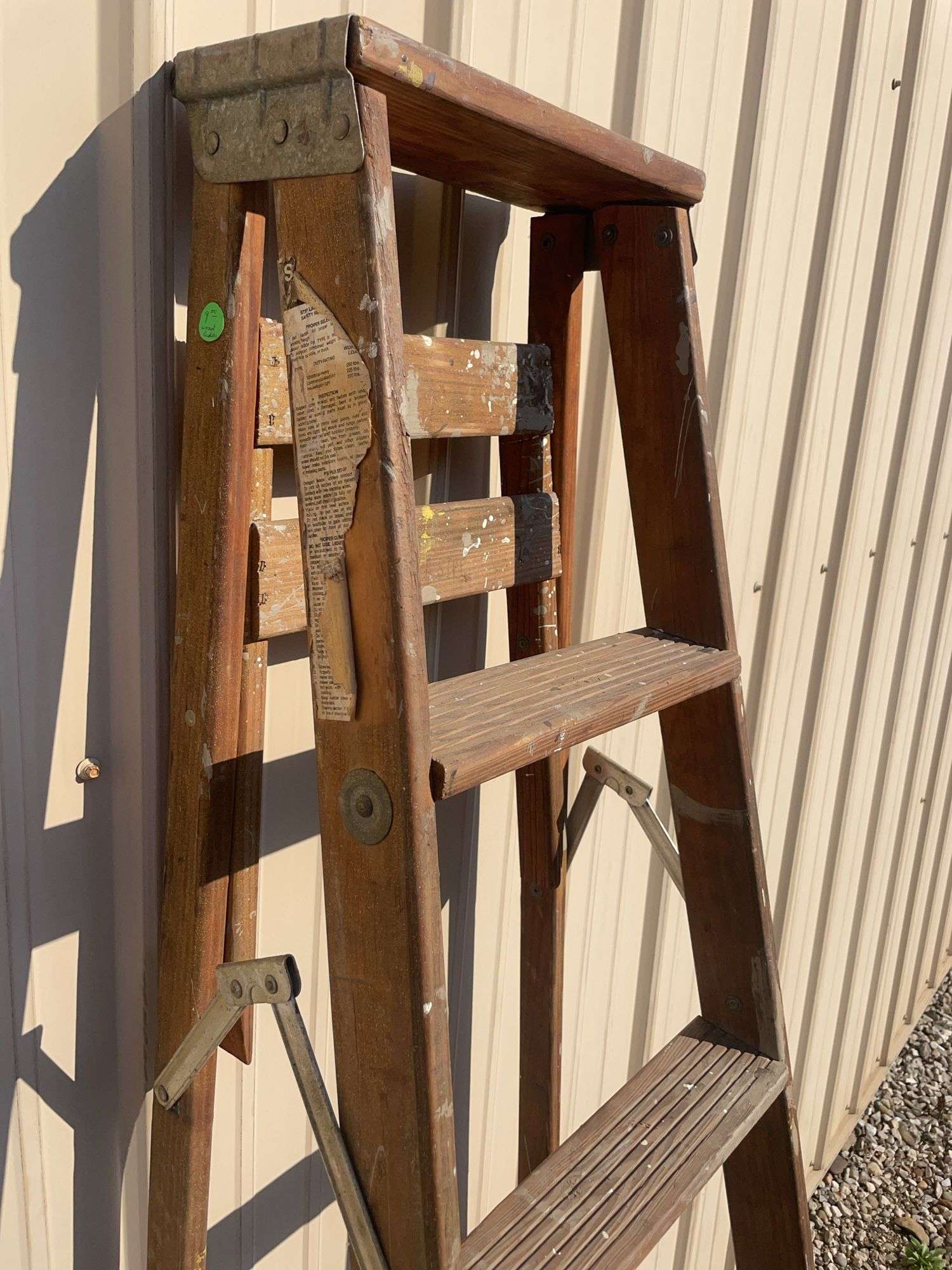 6 ft. Wooden stepladder