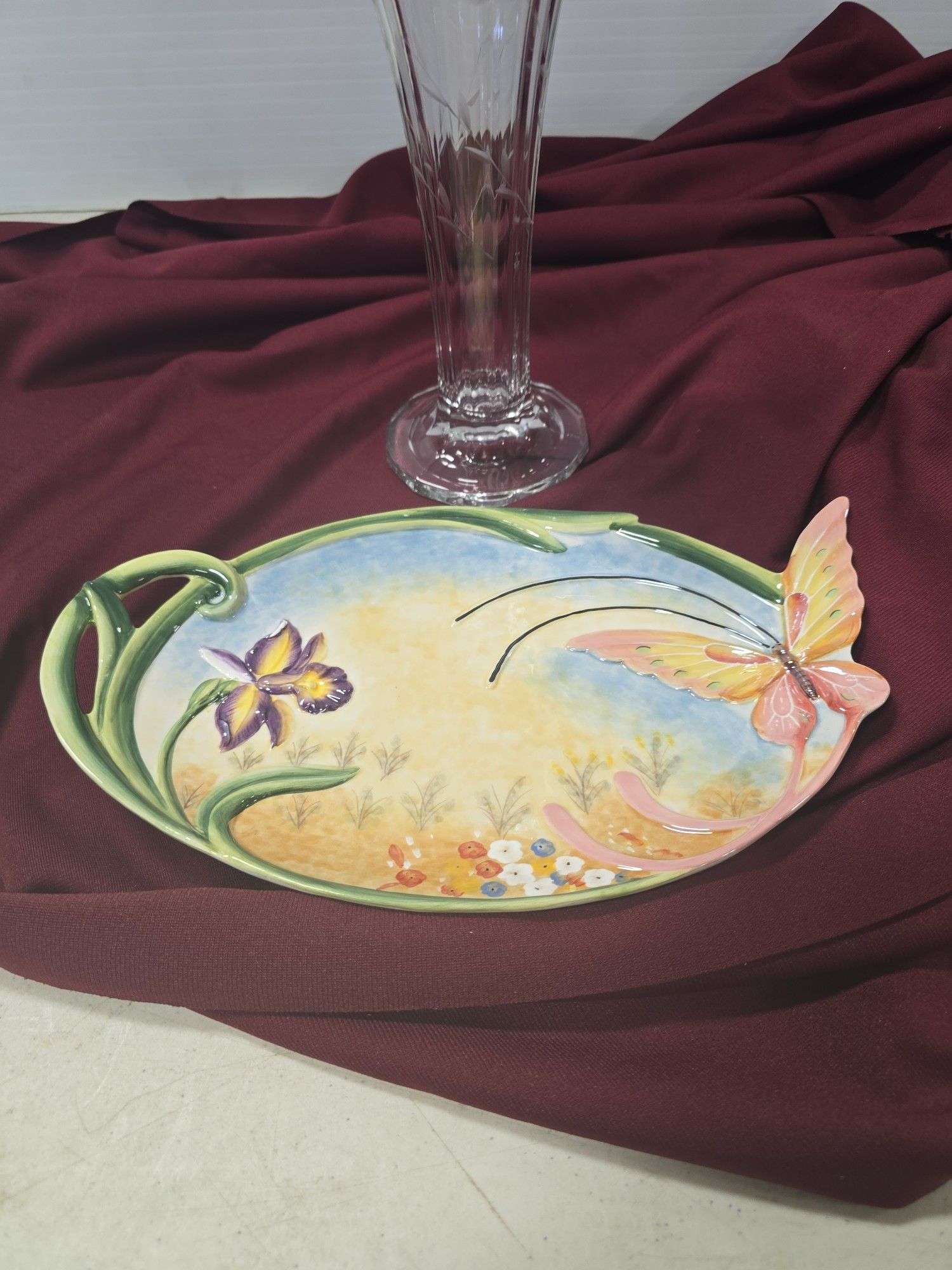 EDGED GLASS CRYSTAL VASE AND BUTTERFLY DISH