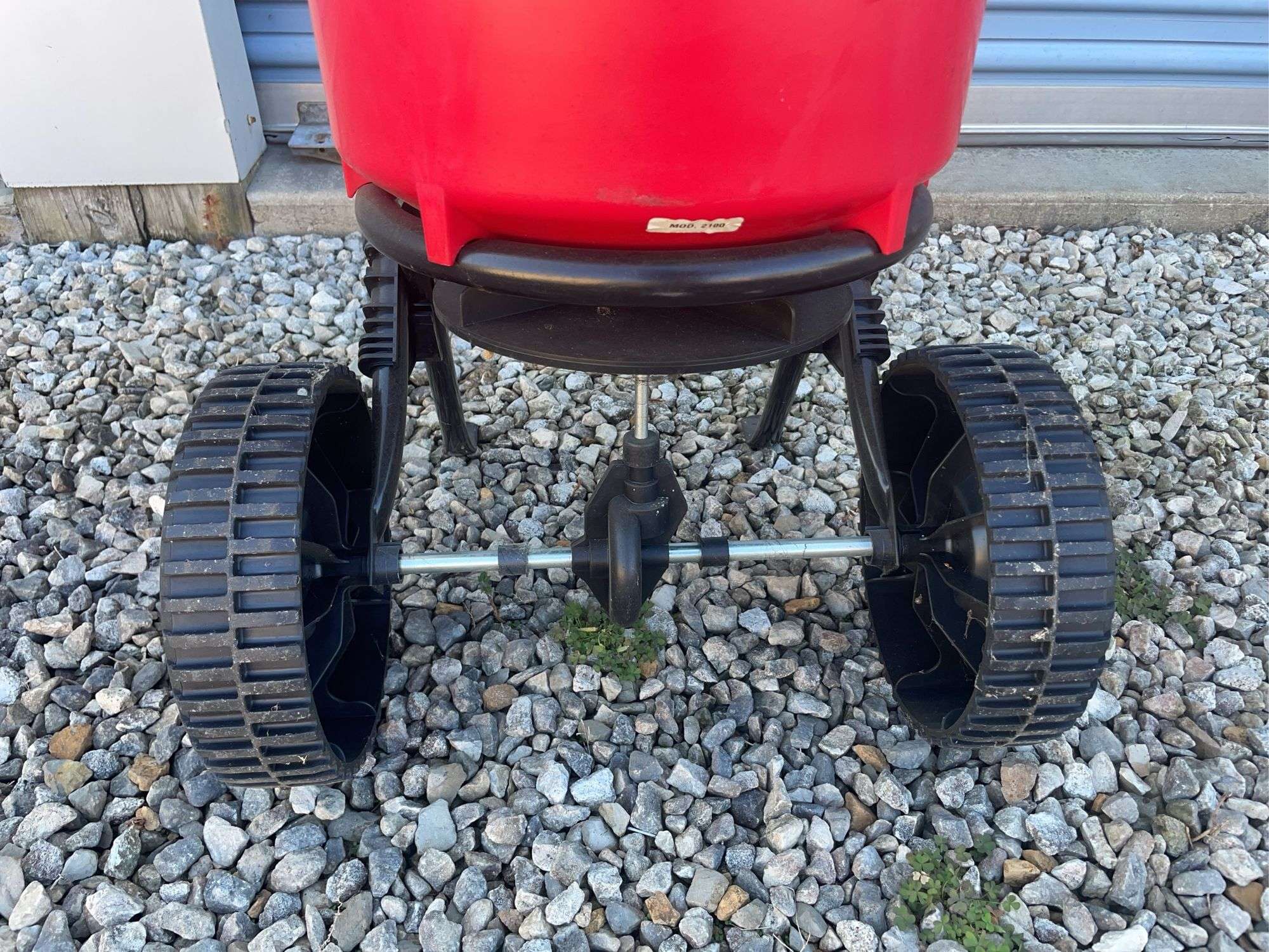 Earthway Ev-N-Spred seeder