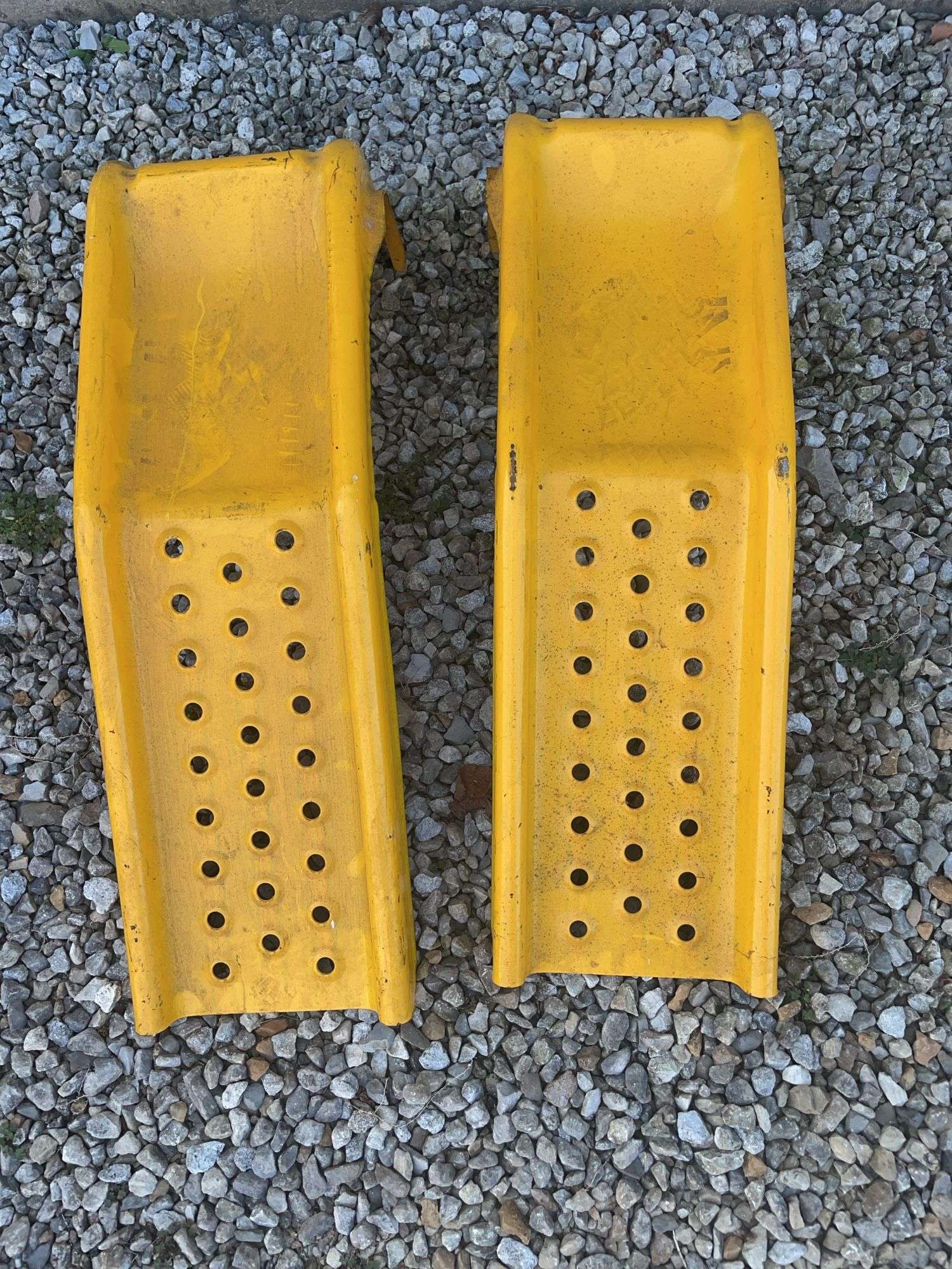 (2) metal car ramps