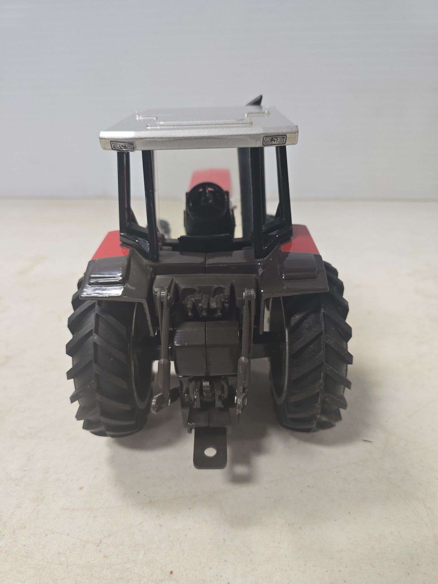 SCALE MODELS MASSEY FERGUSON 8120 DYNASHIFT 1/16 SCALE TOY TRACTOR