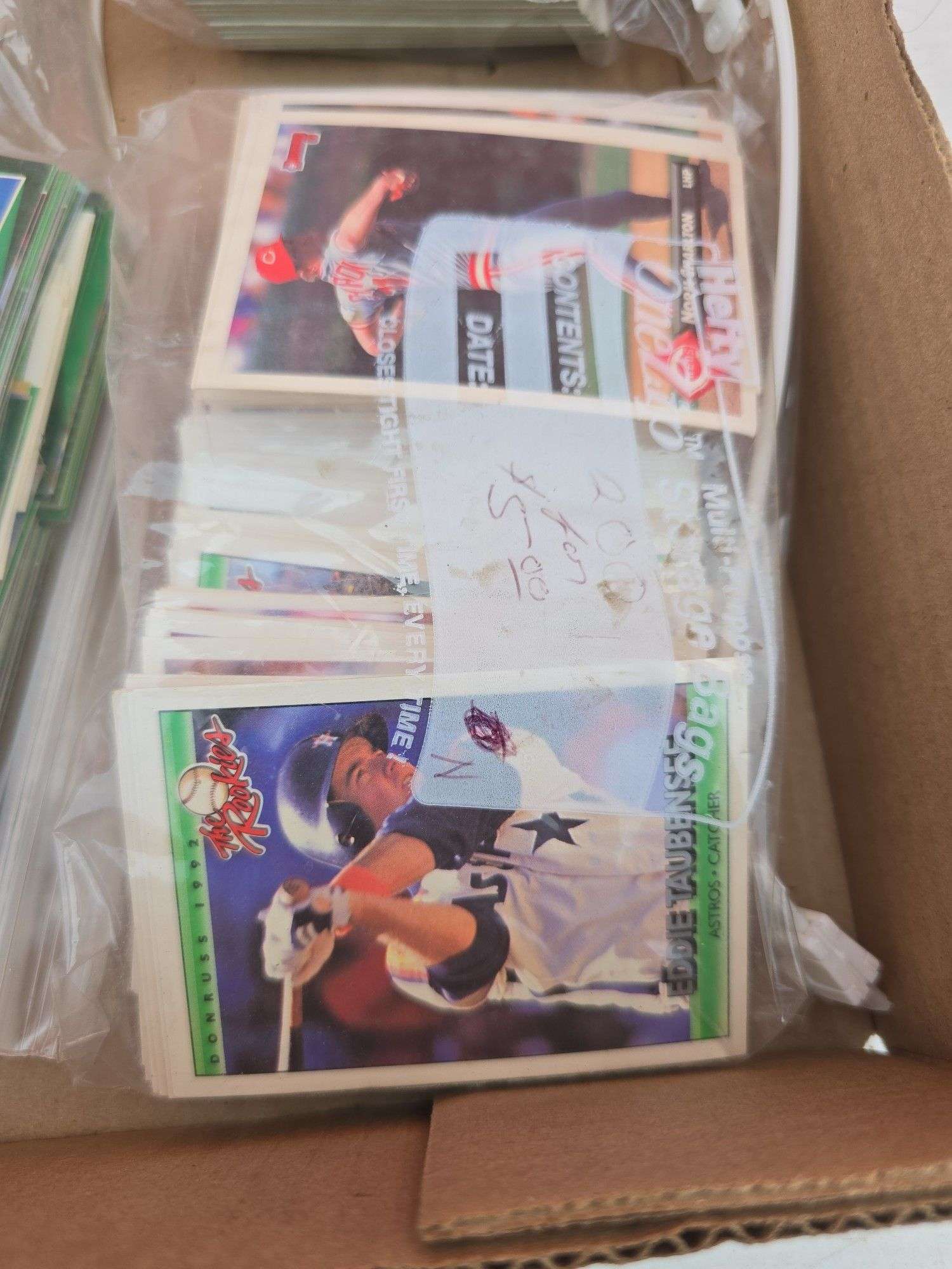 LOT OF BASEBALL CARDS