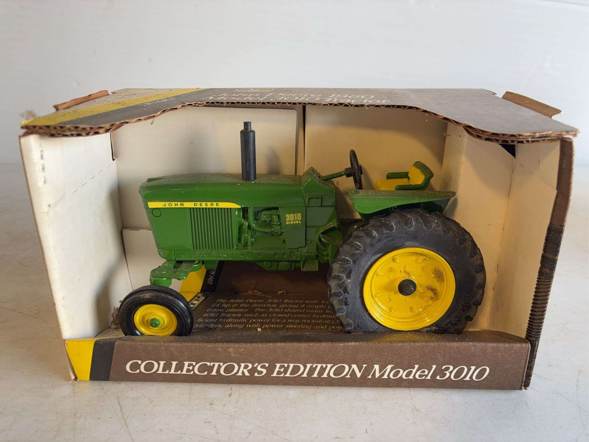 John Deere 1960 model 3010 tractor - 1/16 scale, dirty
