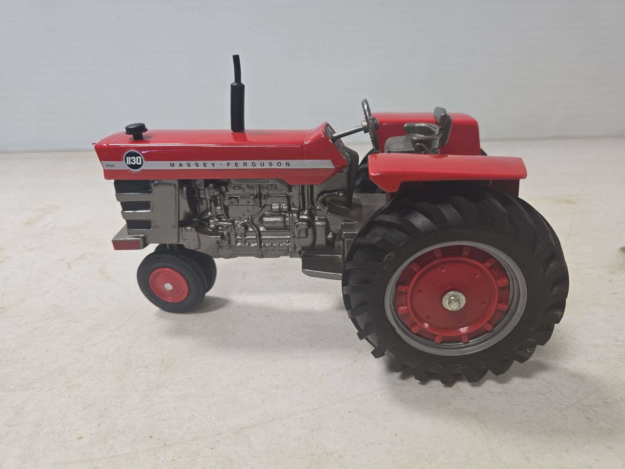 SCALE MODELS MASSEY FERGUSON 1130 DIESEL 1/16 SCALE TOY TRACTOR