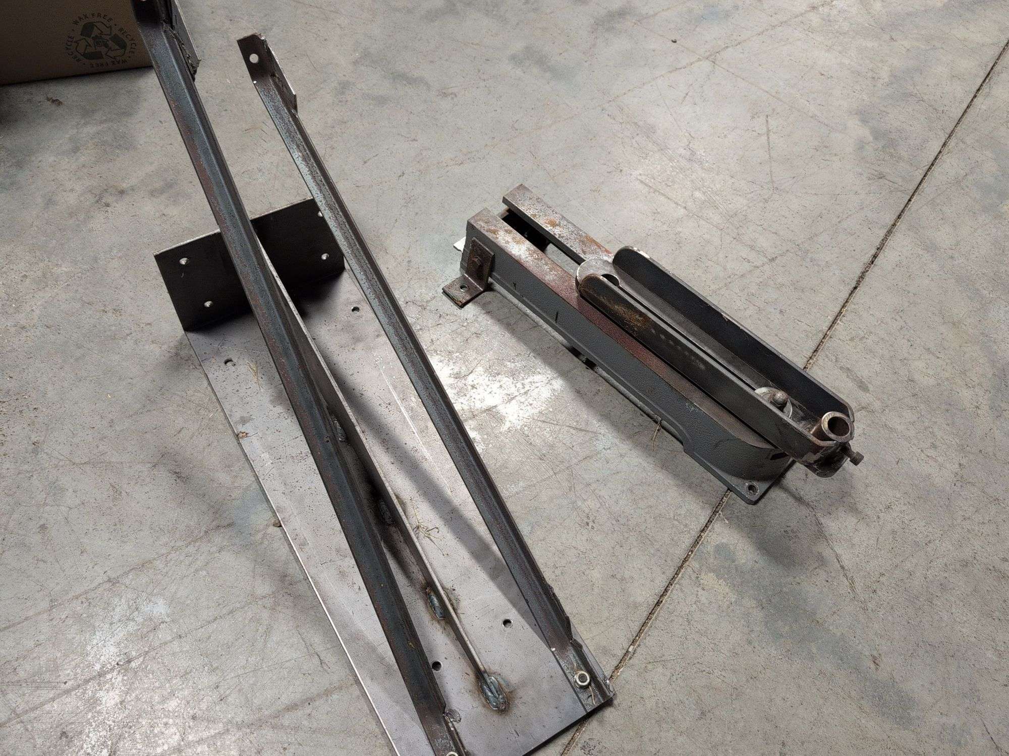 (2) metal pieces - part of wood lathe