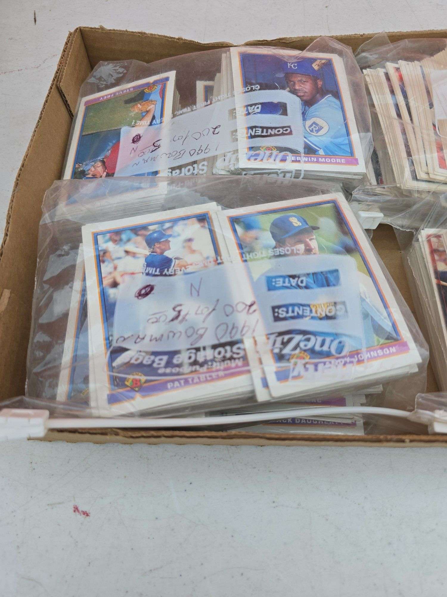 LOT OF BASEBALL CARDS