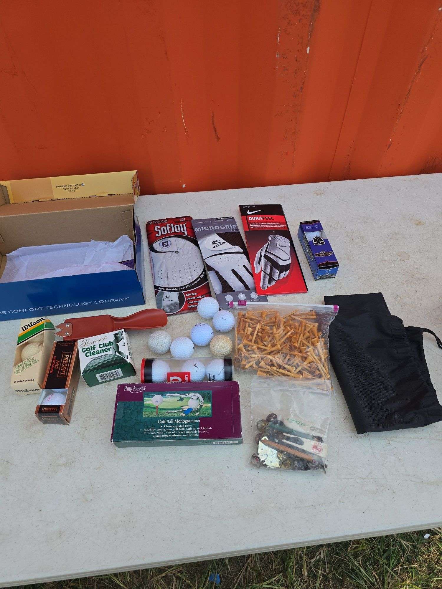 LOT OF GOLFING ITEMS