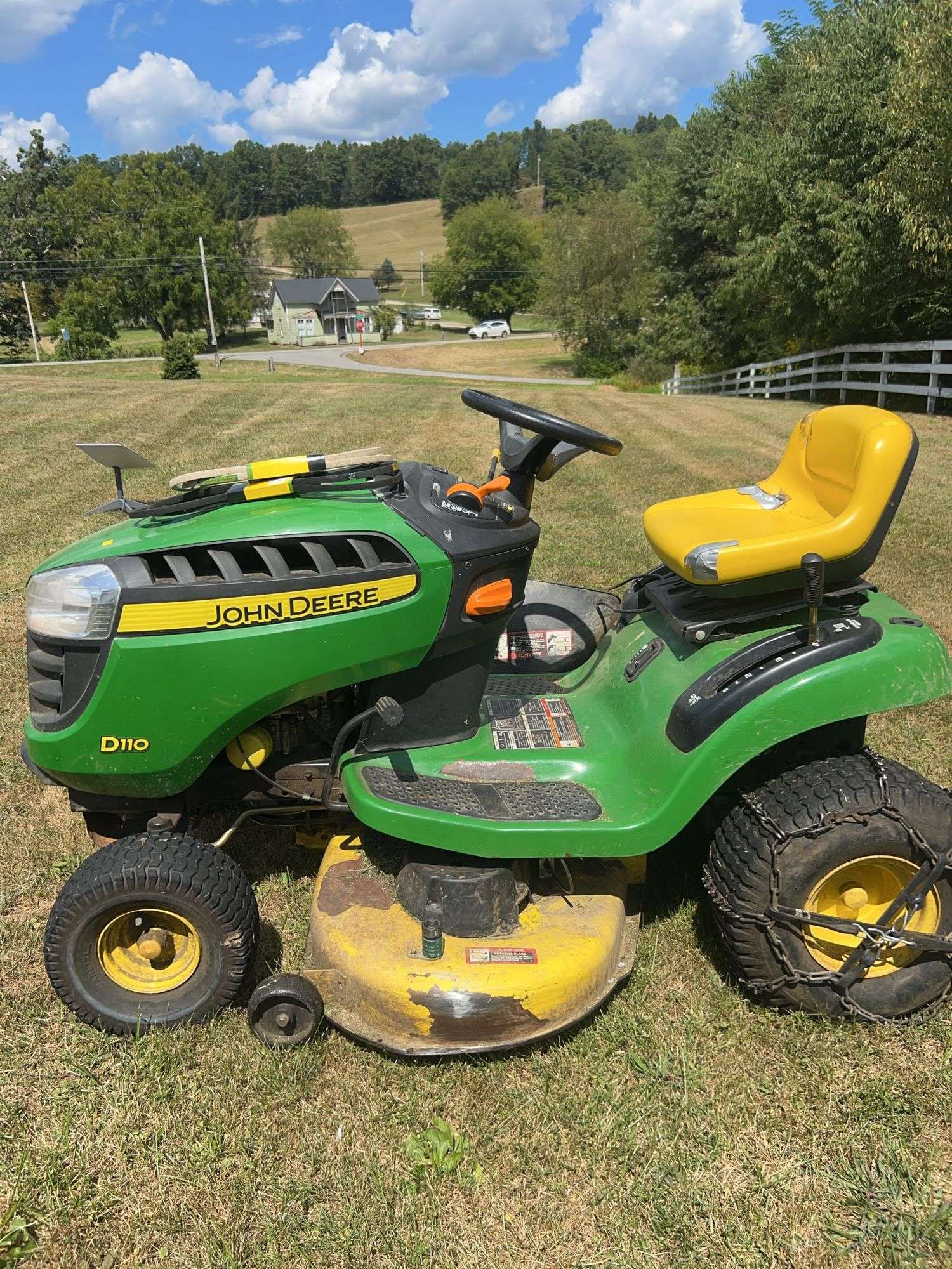 John Deere D110 Riding Lawn Mower - Kaufman Realty & Auctions