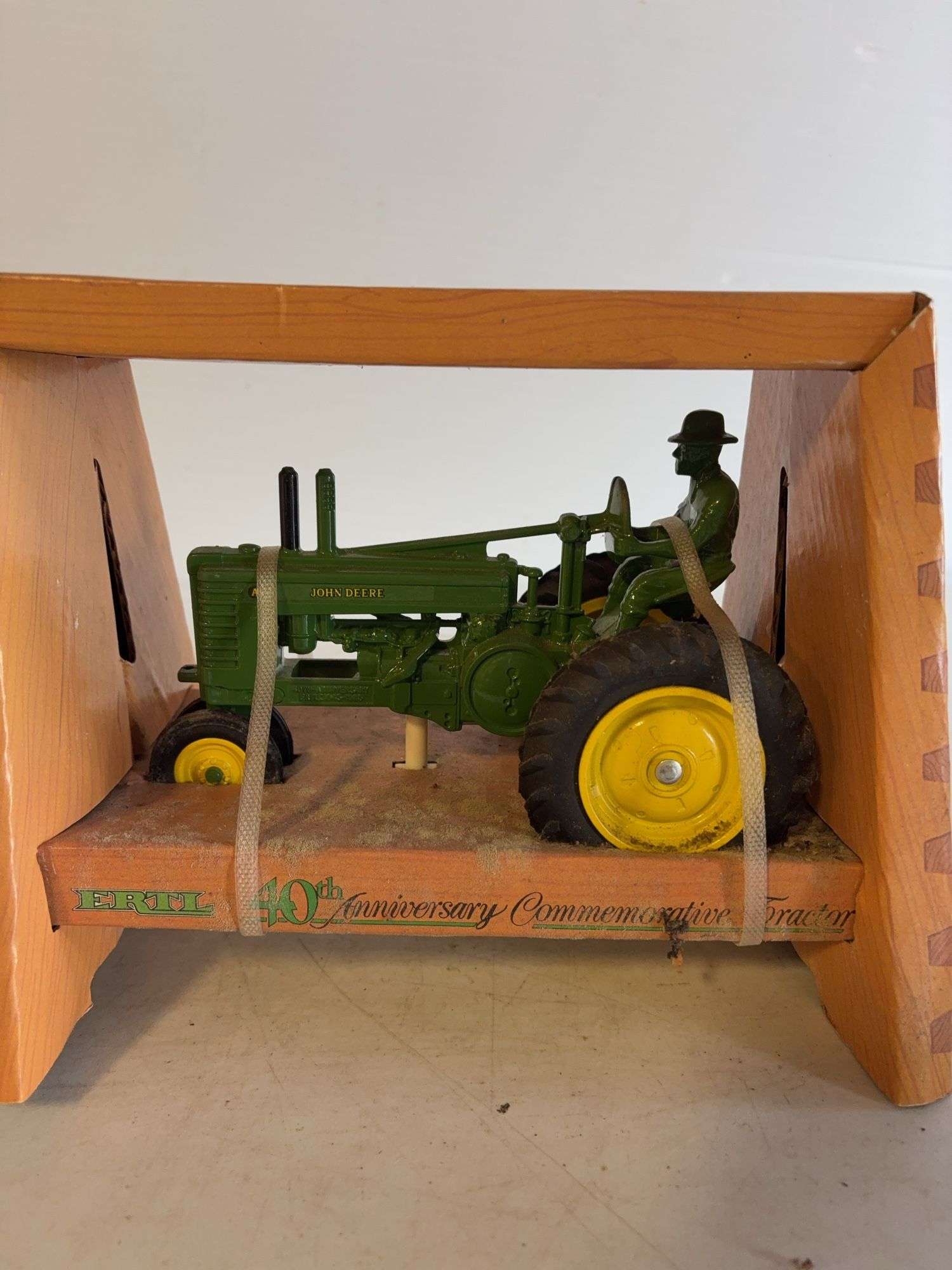 John Deere 40th anniversary commemorative model tractor - 1/16 scale, dirty