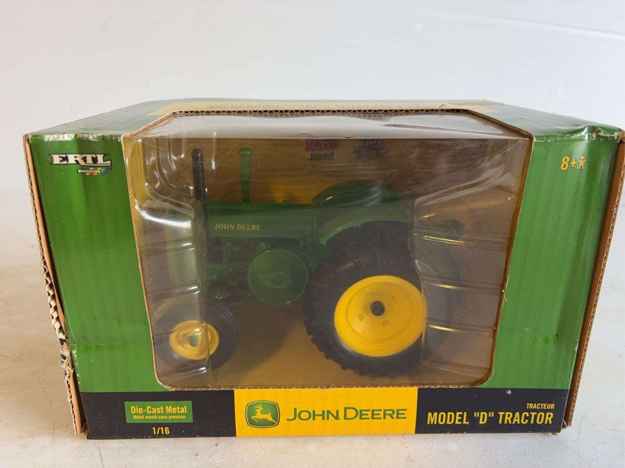 John Deere die-cast model D tractor - 1/16 scale, dirty