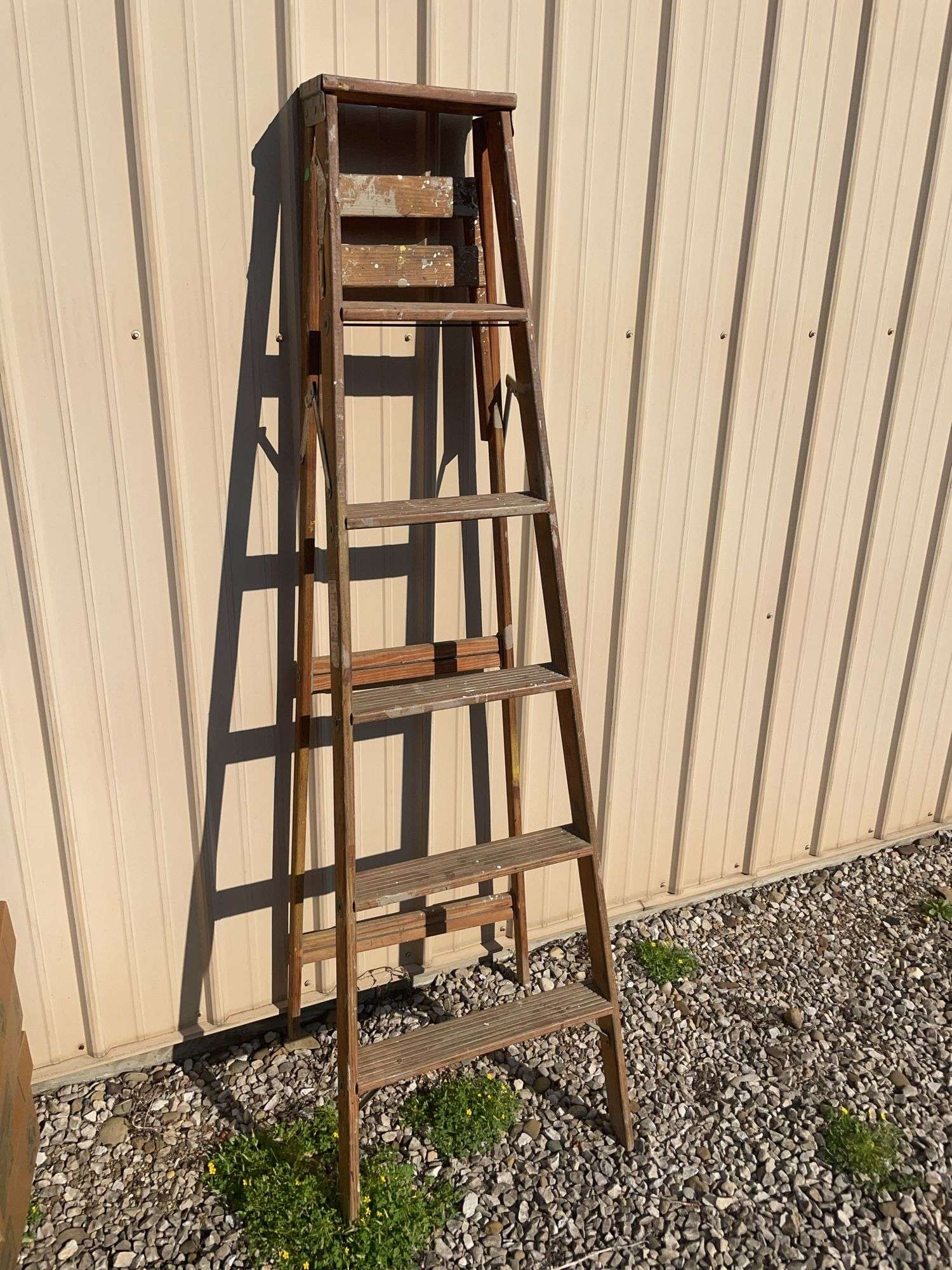 6 ft. Wooden stepladder