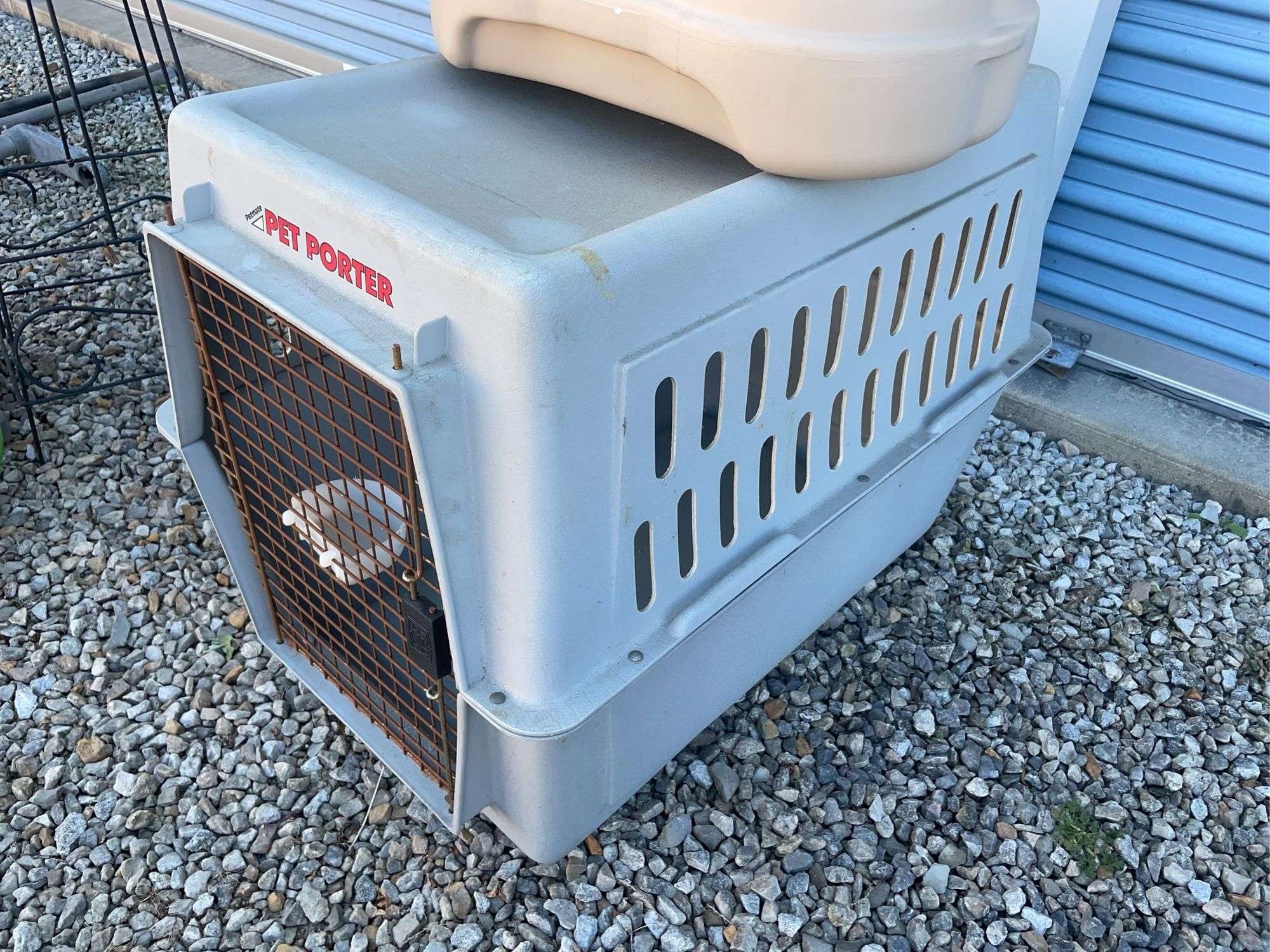 Pet Porter dog kennel and Pet Zone dog food & water dishes