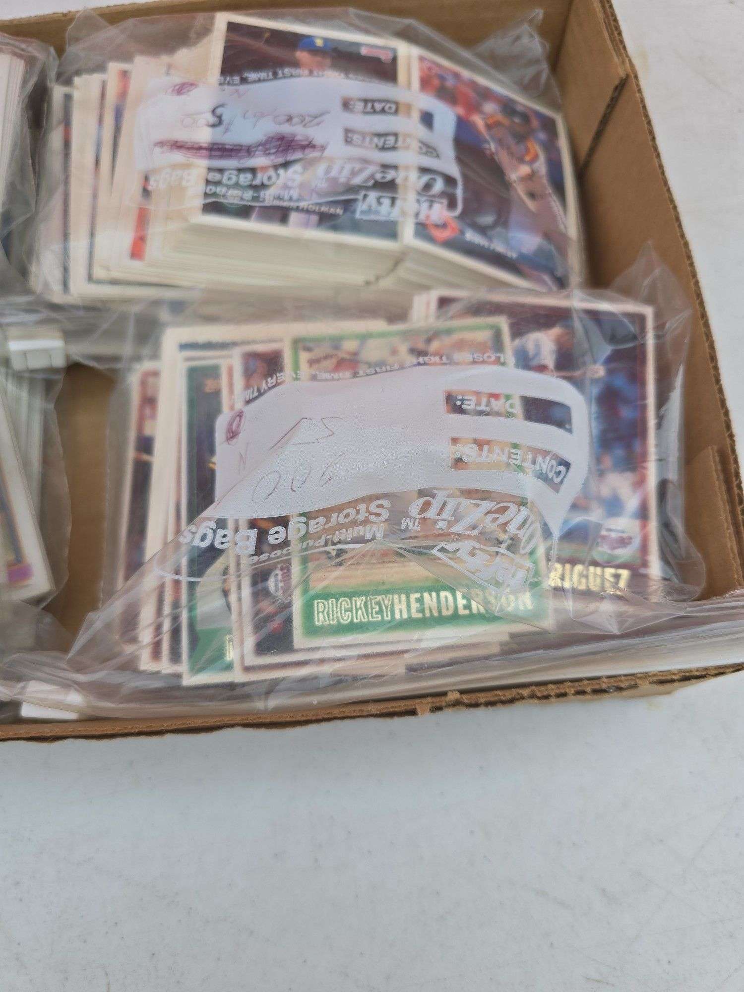 LOT OF BASEBALL CARDS