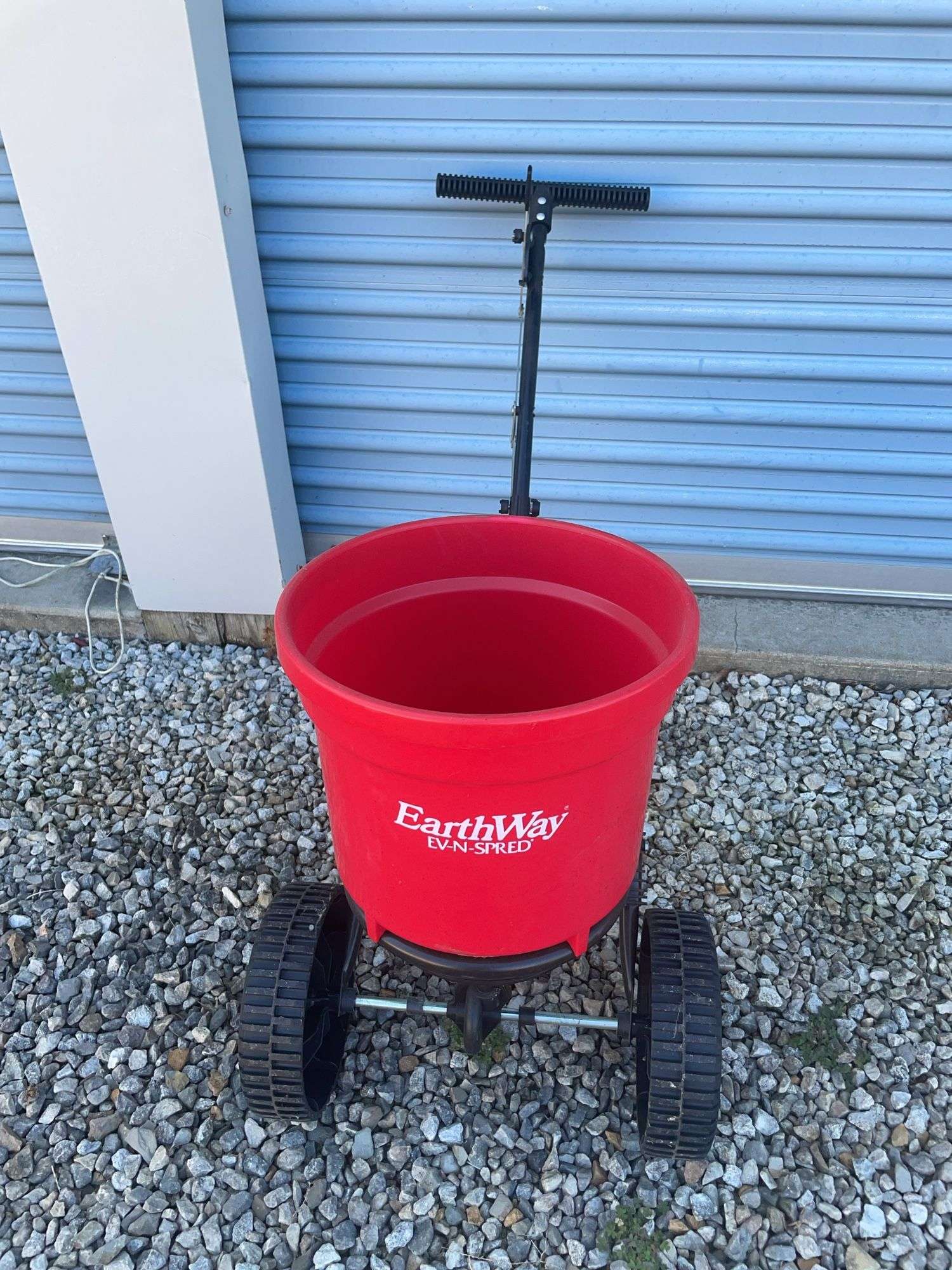 Earthway Ev-N-Spred seeder