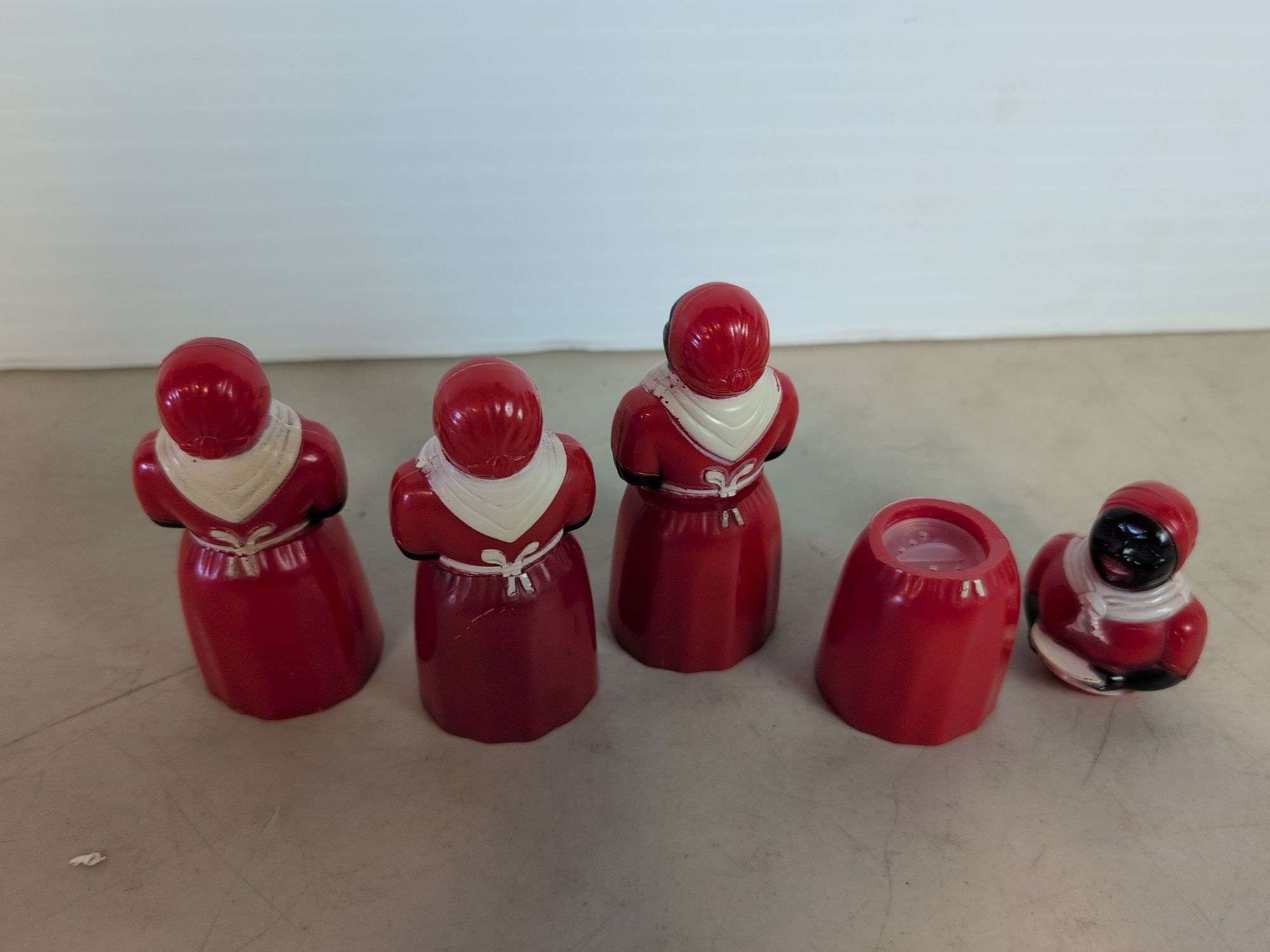 (4) plastic black Americana spice containers