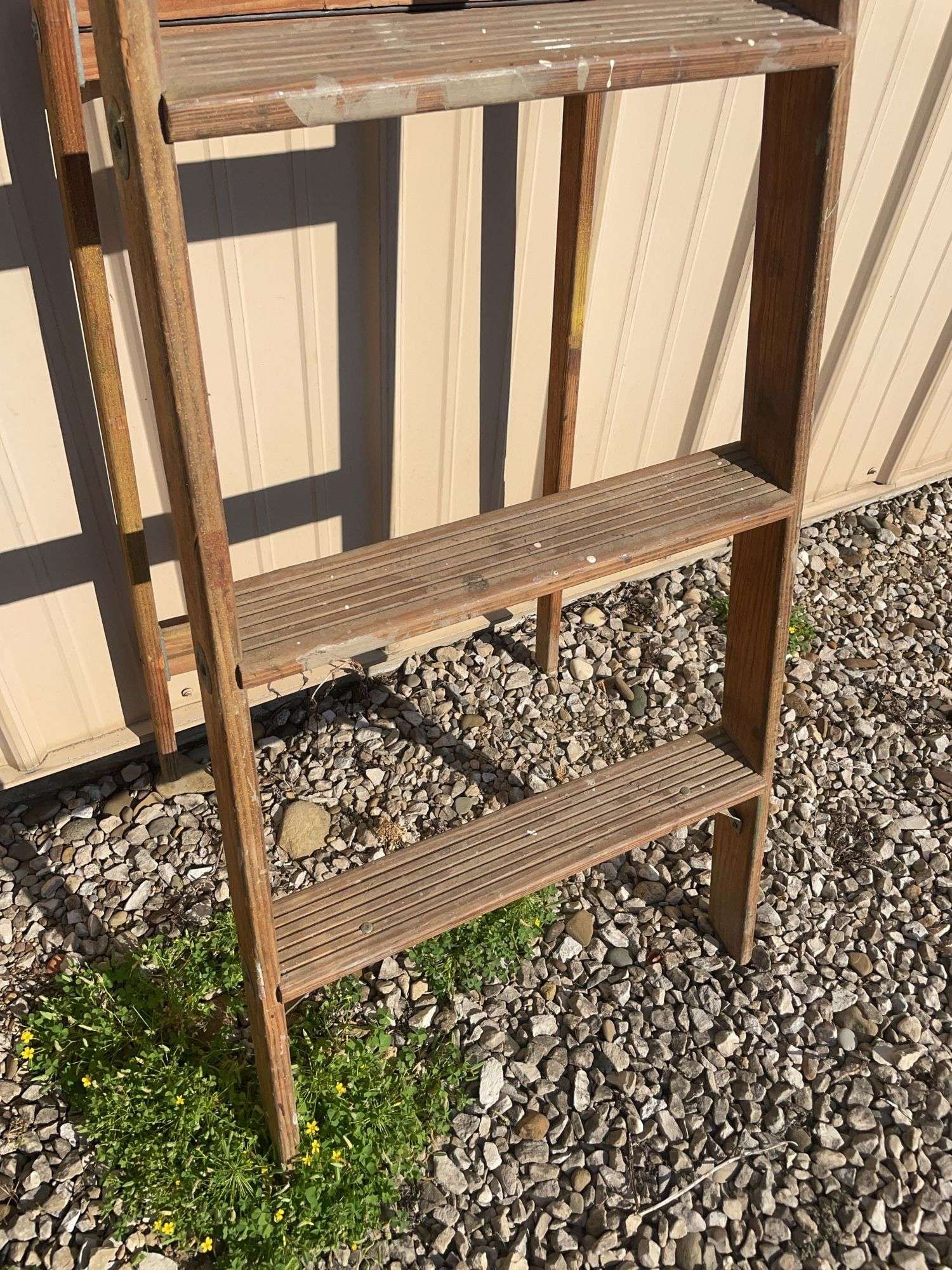 6 ft. Wooden stepladder