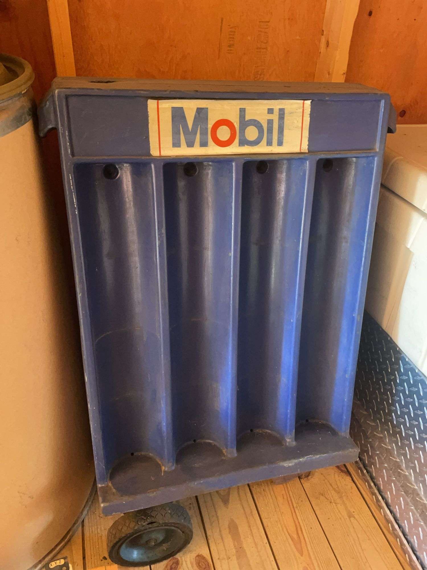 Vintage Mobil Oil fuel-island oil can display rack