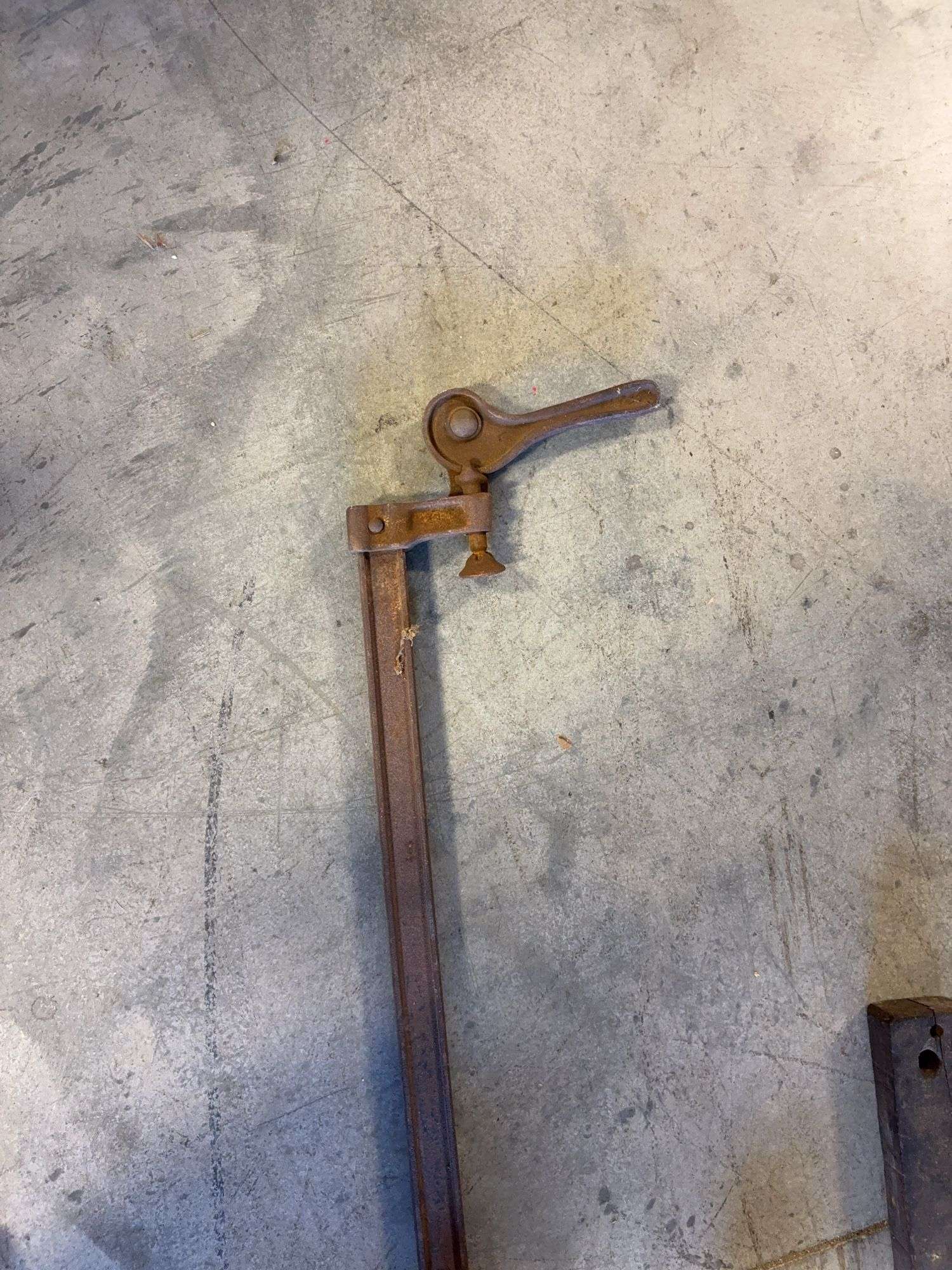 (8) clamps of various sizes