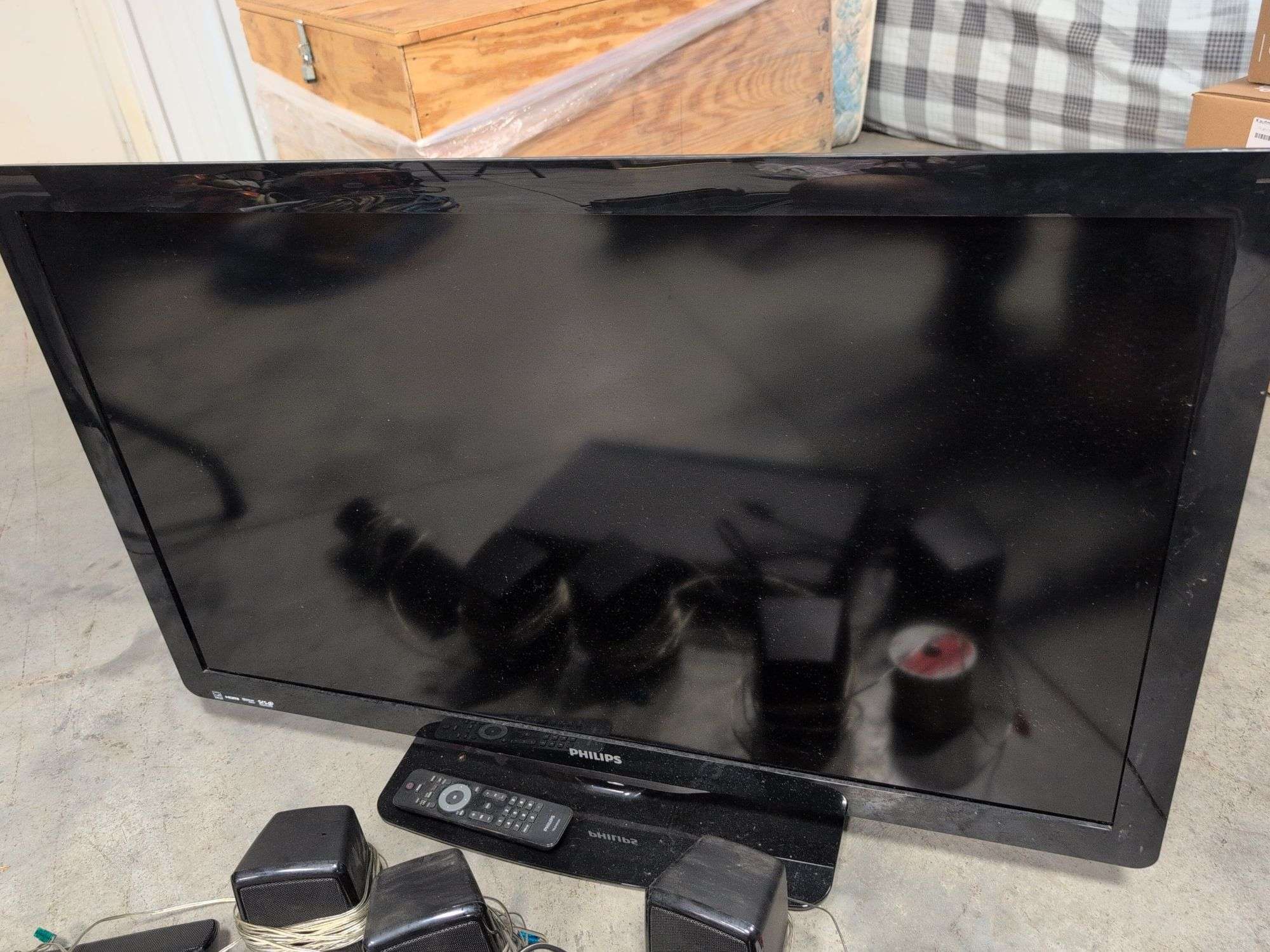 Phillips 40" TV - works, Samsung DVD player and surround sound speaker system