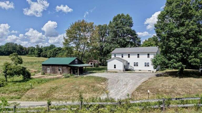 Spacious 6 Bedroom Home near Scio OH
