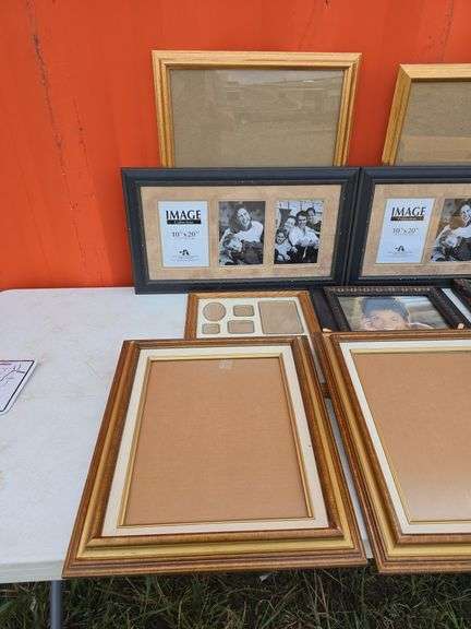 LOT OF PICTURE FRAMES