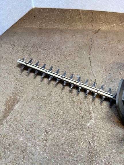 Husqvarna 122HD45 Gas Hedge Trimmer