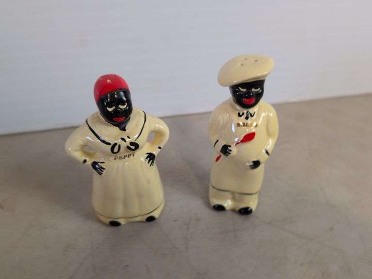 (2) Black Americana salt and pepper shakers