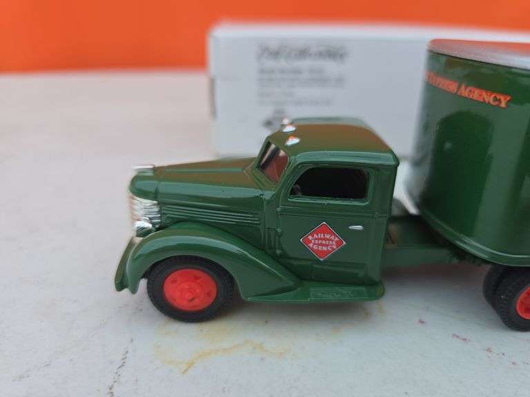 ERTL LIONEL RAILWAY EXPRESS DIE CAST TOY TRUCK NIB