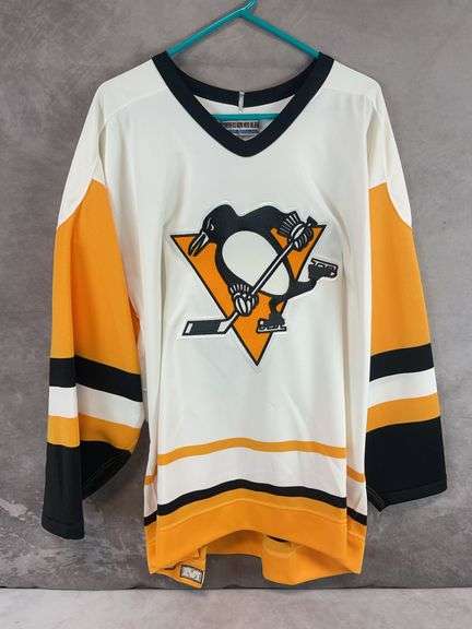 Pittsburg Penguins center ice, yellow/gold/white, size 52 jersey