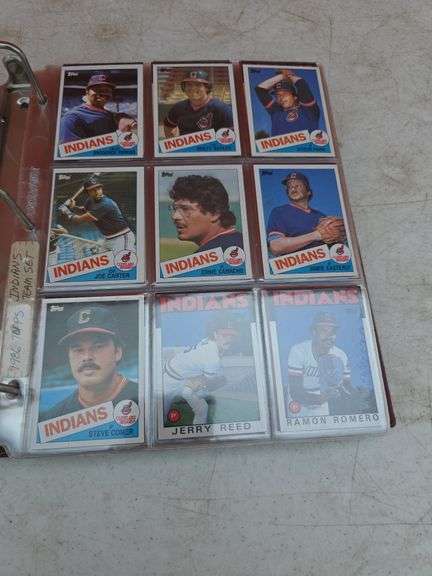 FOLDER WITH BASEBALL CARDS
