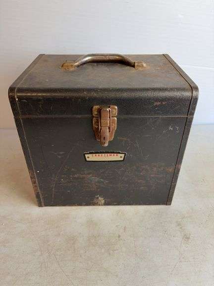 Makita 7 1/4" circular saw with extra blades and carrying case