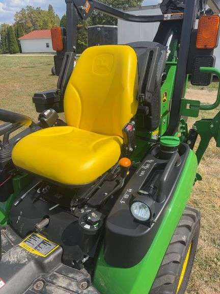 John Deere 1025 R Tractor , (Only 90 Hours ) Sharp Unit !!