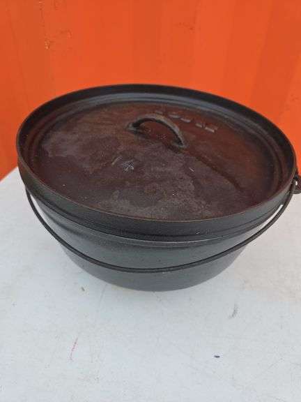 LODGE #14 CAST IRON POT WITH LID