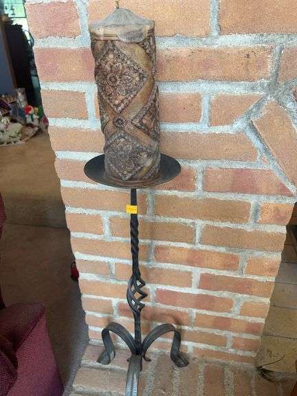 Iron Based Candle Holder with Candle